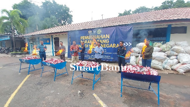 Bea Cukai Banjarmasin Musnahkan Jutaan Batang Rokok 