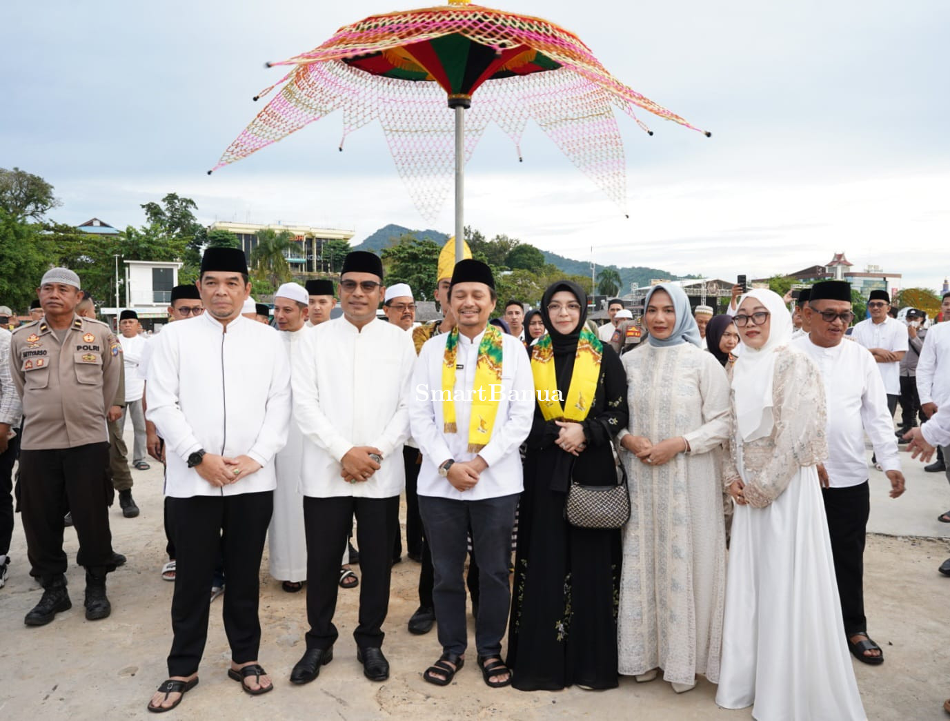 Wagub Hasnuryadi Safari Ramadan di Masjid Apung Sayyidina Jafar Siring Laut Kotabaru
