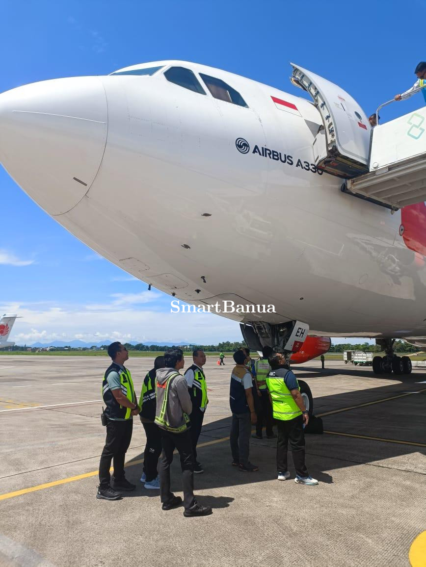 Pesawat Haji Telah Tiba di Bandara Syamsudin Noor Siap Layani Embarkasi Haji 2025