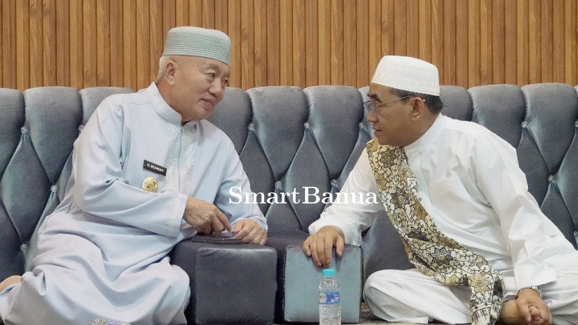 Gubernur H Muhidin Bersama Guru Bakhie Berbaur dengan Jamaah Peringati Maulid Nabi Muhammad SAW di Masjid Bustanul Muhibbin Alalak Batola