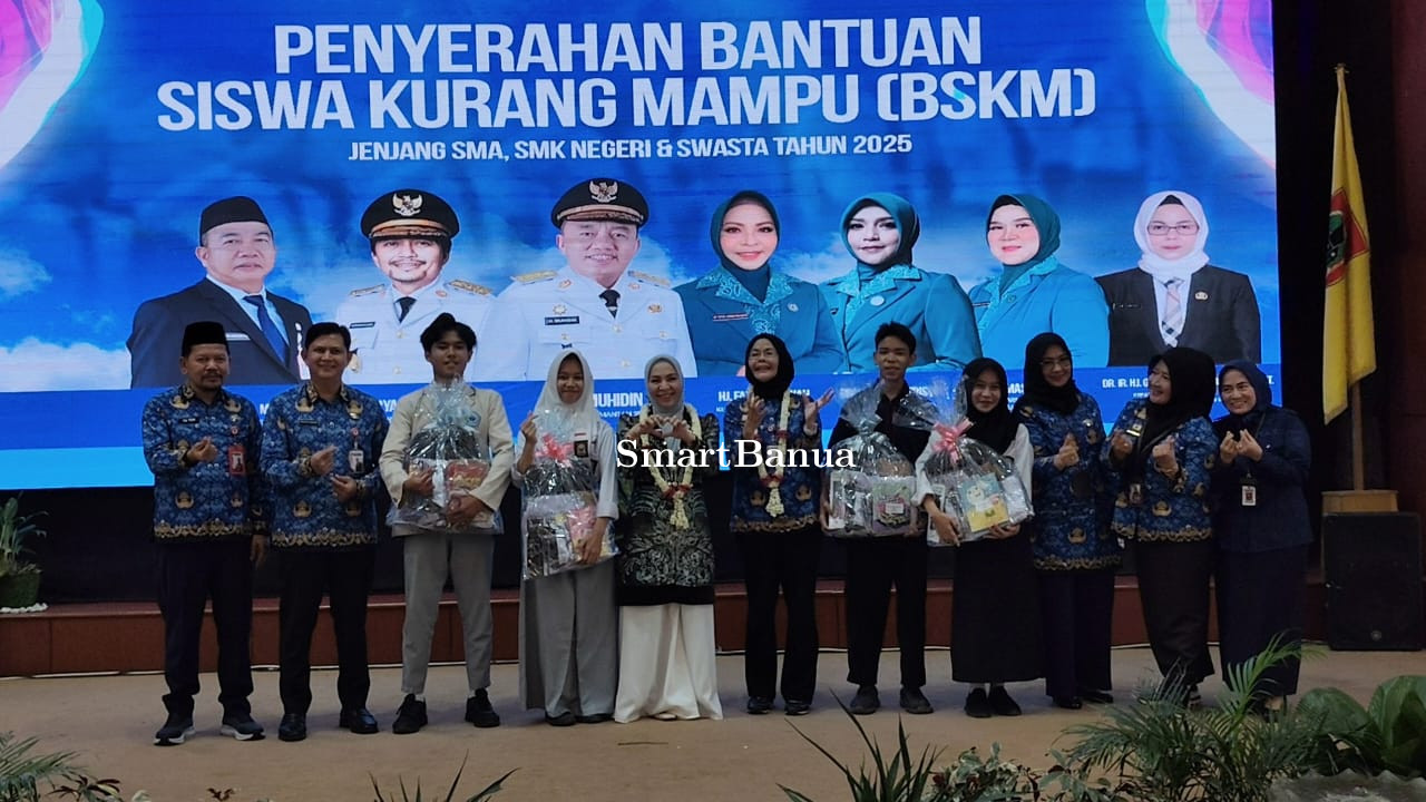 Pemprov Kalsel Berikan Bantuan Peralatan Sekolah bagi 10 Ribu Siswa Kurang Mampu