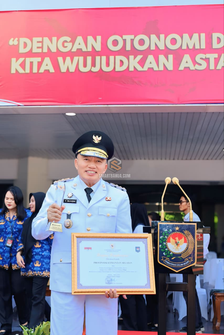 Gubernur Kalsel H. Muhidin Terima Penghargaan Atas Prestasi Penyelenggaraan Peme...