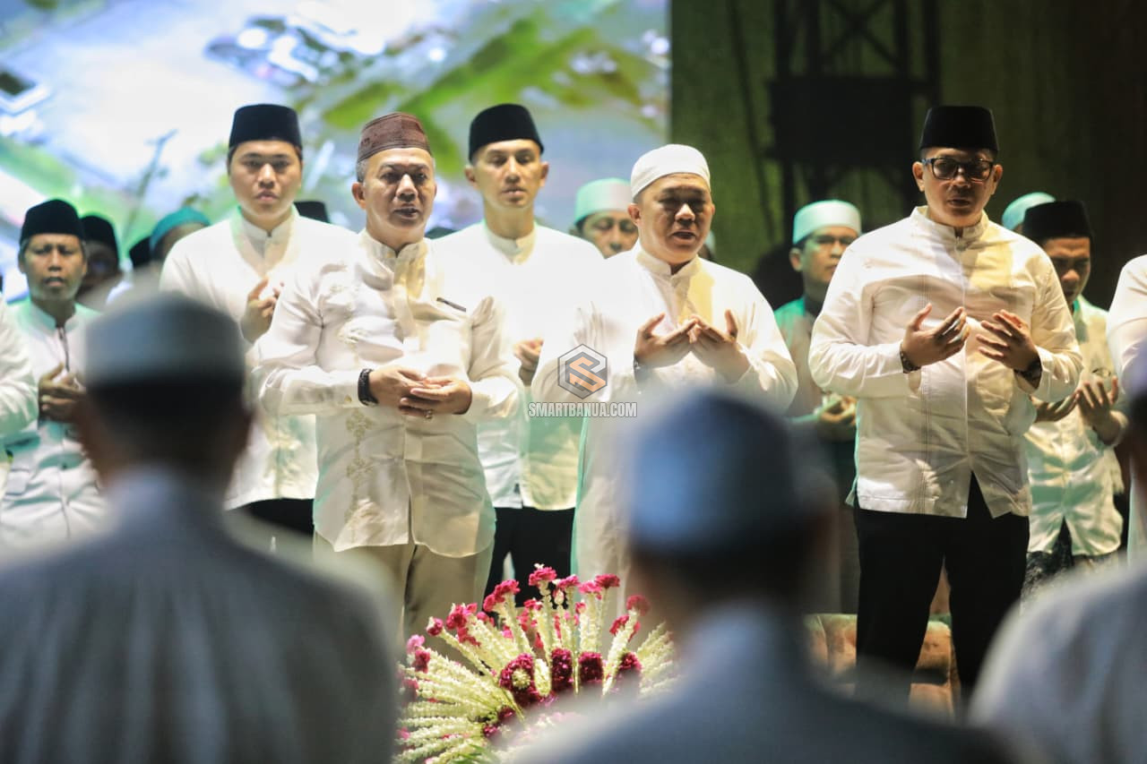 Sekdaprov Kalsel Hadiri Tabligh Akbar dan Haul ke-6 Almarhum H. Andi Arsyad Pett...