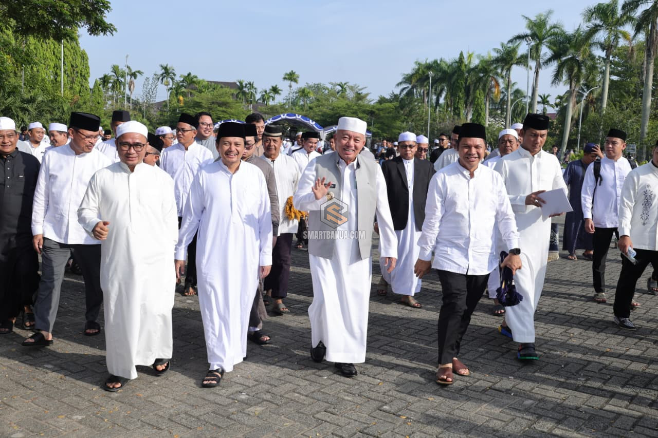 Gubernur Kalsel H. Muhidin dan Istri Hj. Fathul Jannah bersama Wagub Hasnuryadi ...