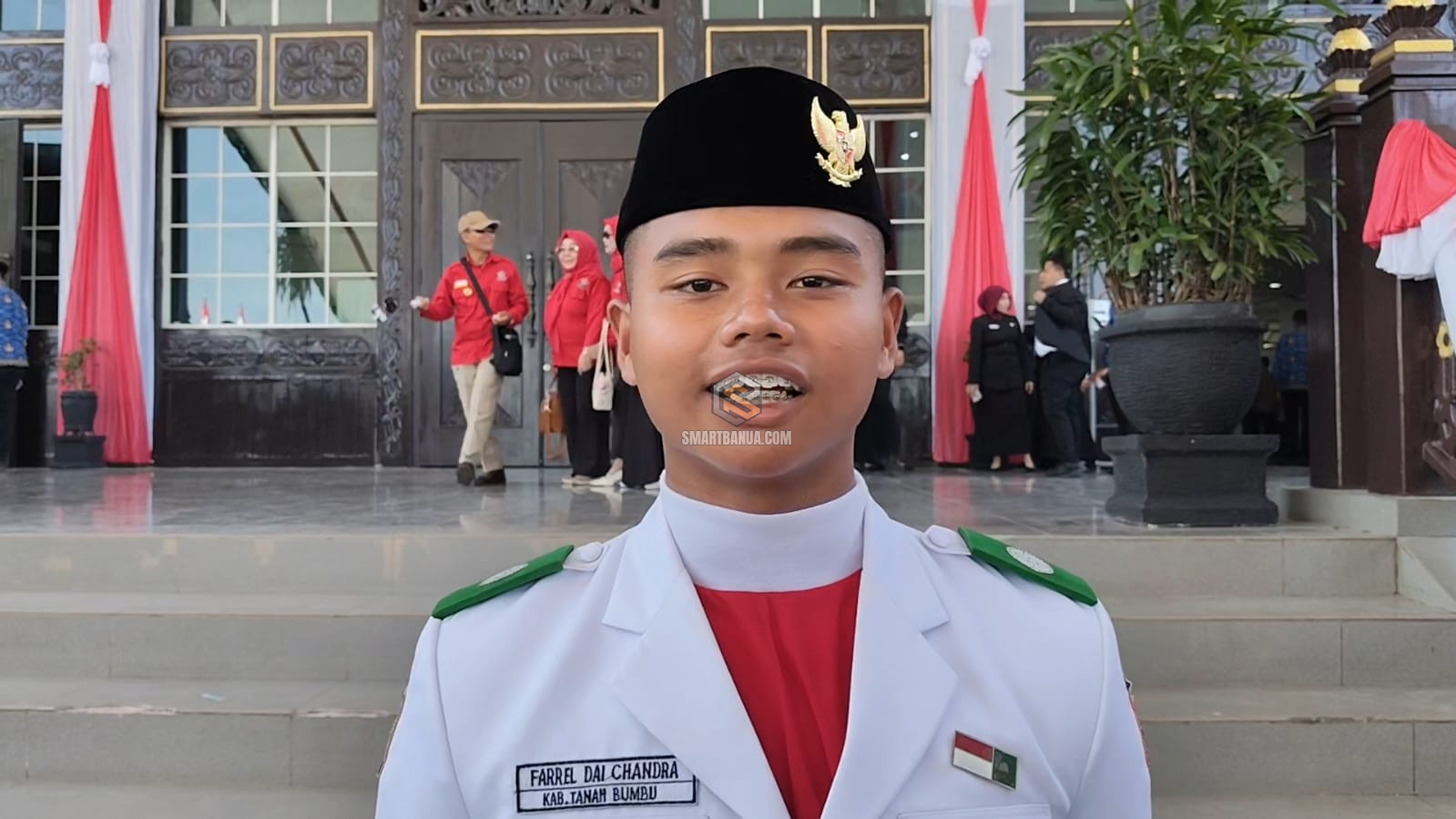 Farrel Bangga Jadi Pengibar Bendera Pusaka Kalsel