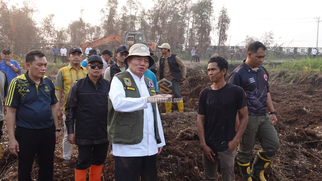 Karhutla Sambang Lihum Ditangani dengan Membalik Gambut dan Pembasahan, Asap Mul...