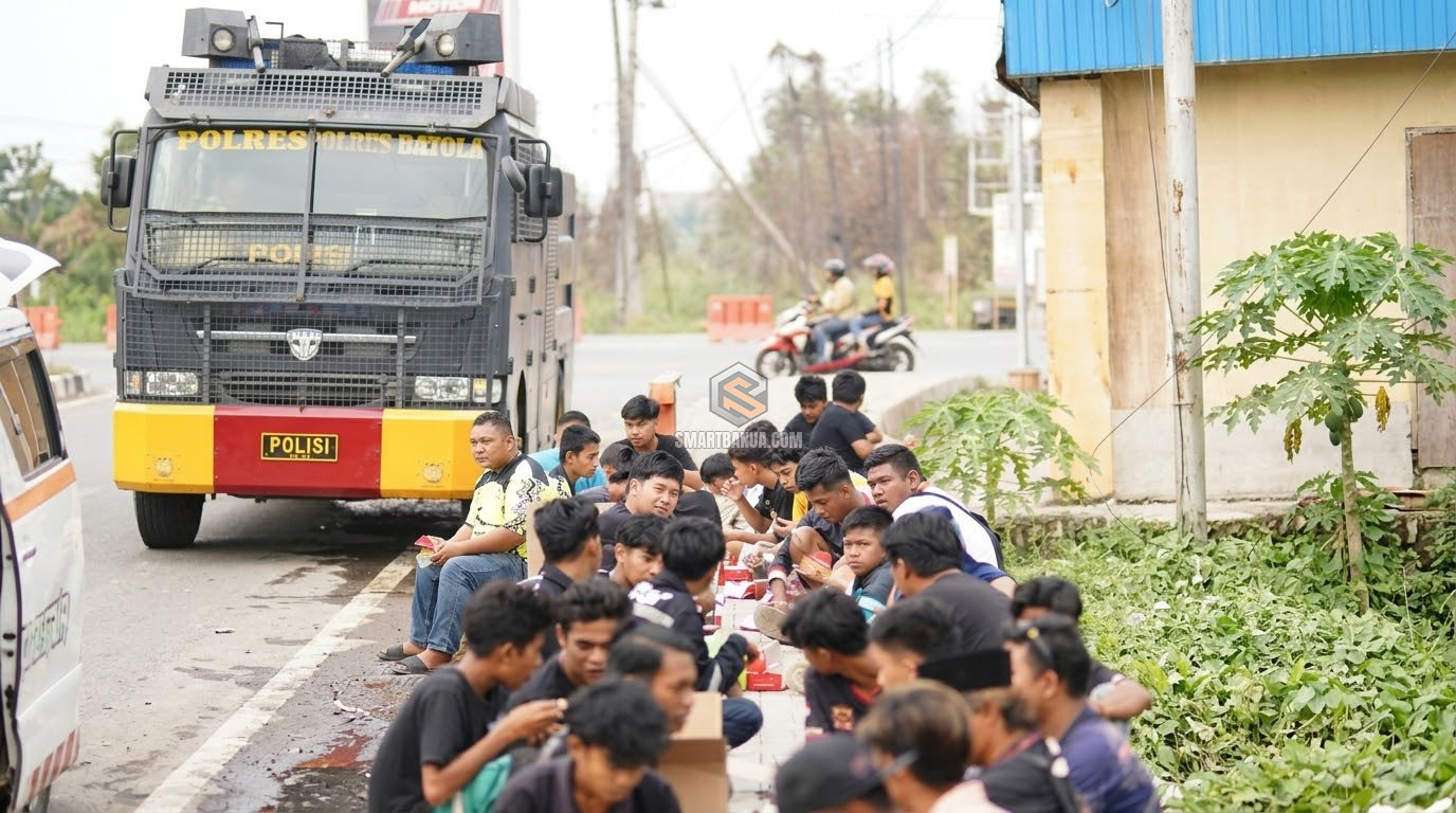 Panglima Batur Salurkan Makanan dan BBM Gratis untuk Relawan Karhutla