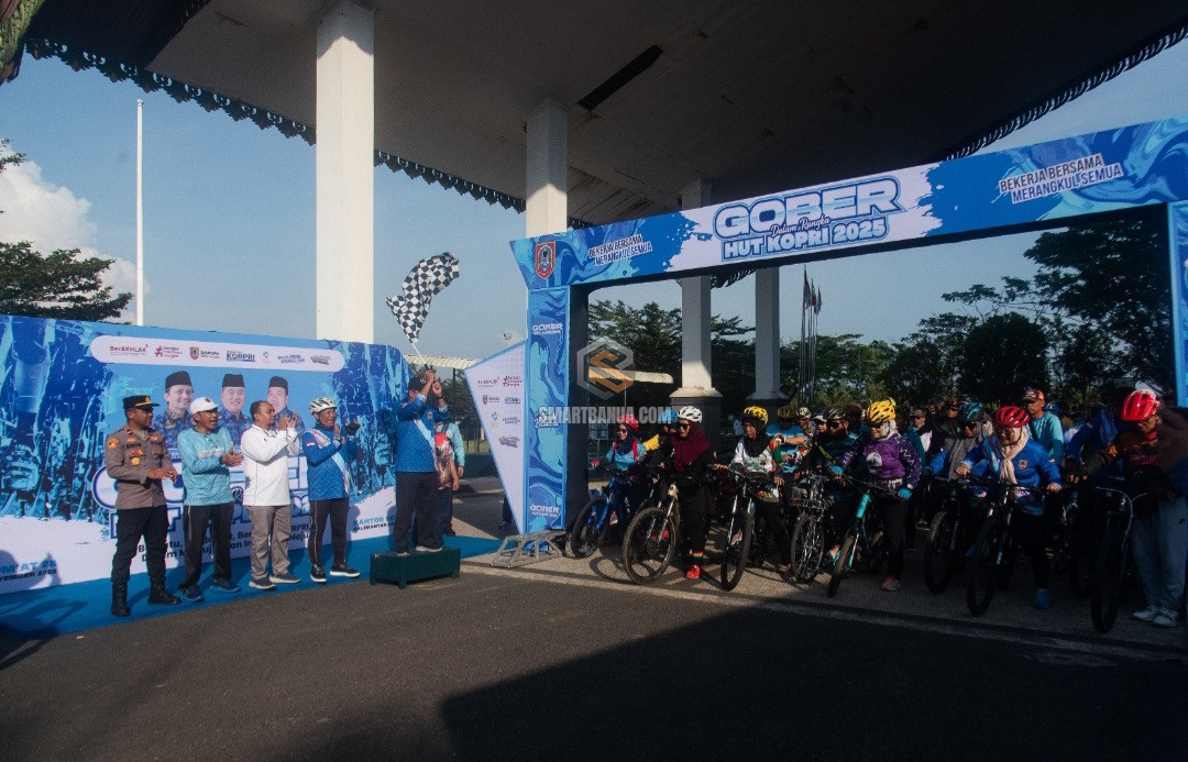 Ratusan ASN dan Komunitas Sepeda Ramaikan Gowes Bersama HUT ke-54 KORPRI di Banjarbaru