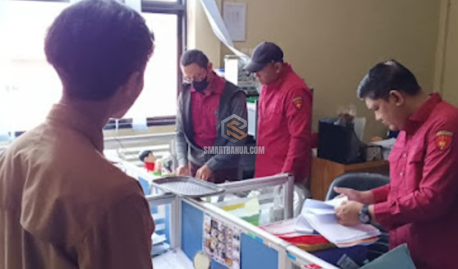 Dugaan Penyalahgunaan Dana PKS, Kejati Kalsel Lakukan Penggeledahan di Kantor BK...